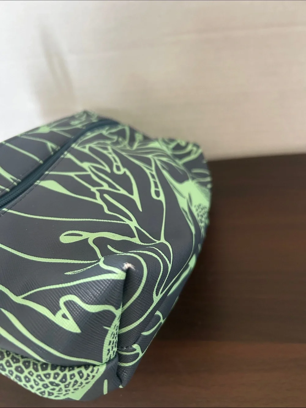 Manaola Kinolau Tropical  Zip Clutch with Strap
